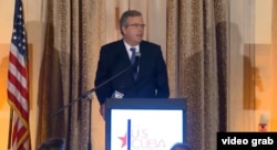 Jeb Bush habla en Miami en un evento de recaudación de fondos del comité US-Cuba Democracy.