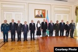 Presidente de Azerbayaín con su gabinete el 21 de febrero del 2017