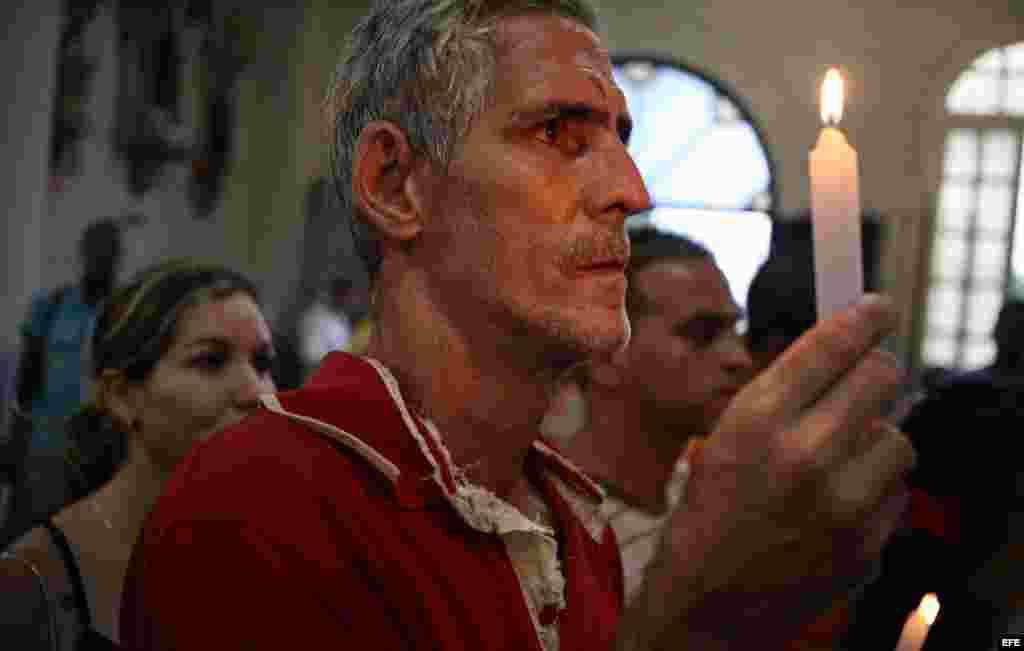 En El Rincón, una vela por San Lázaro.