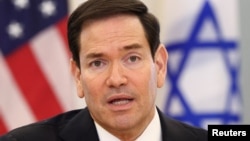 Marco Rubio se reúne con el embajador israelí Leiter y el embajador libanés Moawad en el Departamento de Estado en Washington.