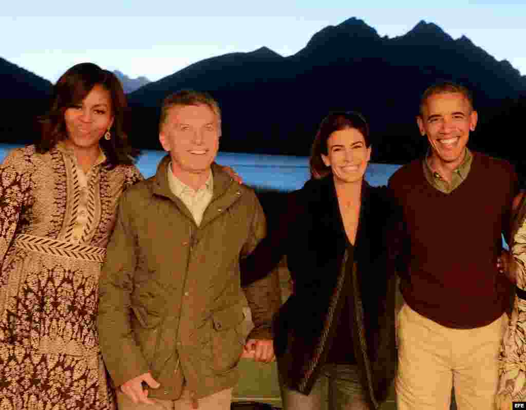 Las familias Obama y Macri se despiden en la Patagonia. 