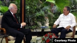 El ministro de Exteriores del Gobierno del PSOE, Miguel Ángel Moratinos sí fue recibido por Castro.