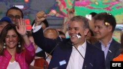 El candidato uribista Iván Duque es elegido presidente de Colombia.