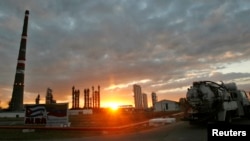Foto Archivo. Refinería de petróleo en Cienfuegos. REUTERS/Claudia Daut 