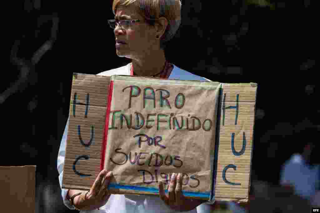 Trabajadores de salud siguen en protestas pese a anuncios de Maduro