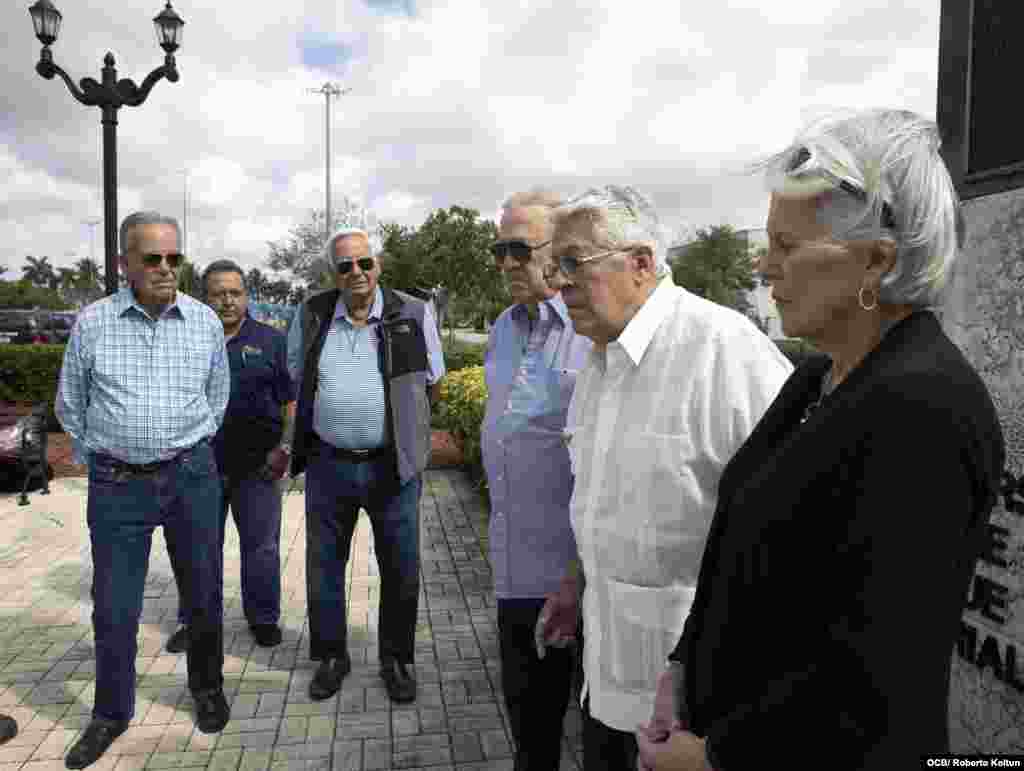 Sobrevivientes de ese 24 de febrero de 1996 asistieron a un recordatorio, como cada a&#241;o, en el aeropuerto de Opa-locka, en el sur de la Florida. De izquierda a derecha Arnaldo Iglesias, Jos&#233; Basulto y Silvia Iriondo. 