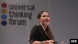 La periodista cubana Yoani Sánchez, a quien el Gobierno cubano prohibió su blog, habla hoy, miércoles 09 de octubre de 2013, durante su participación en una conferencia del "Universal Thinking Forum" en México 