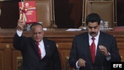 El vicepresidente de Venezuela, Nicolás Maduro (d), y el presidente de la Asamblea Nacional, Diosdado Cabello (i), en la sede del Parlamento en Caracas, Venezuela. 