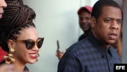 La cantante estadounidense Beyoncé (c) y su esposo, el rapero Jay-Z (d), estuvieron en abril en La Habana.
