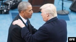 Donald Trump (d), saluda a Barack Obama, el día de su investidura como el 45º presidente de los Estados Unidos.