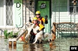 Las autoridades de Carolina del Norte decretaron la evacuaci[on obligatoria para los afectados por las inundaciones.