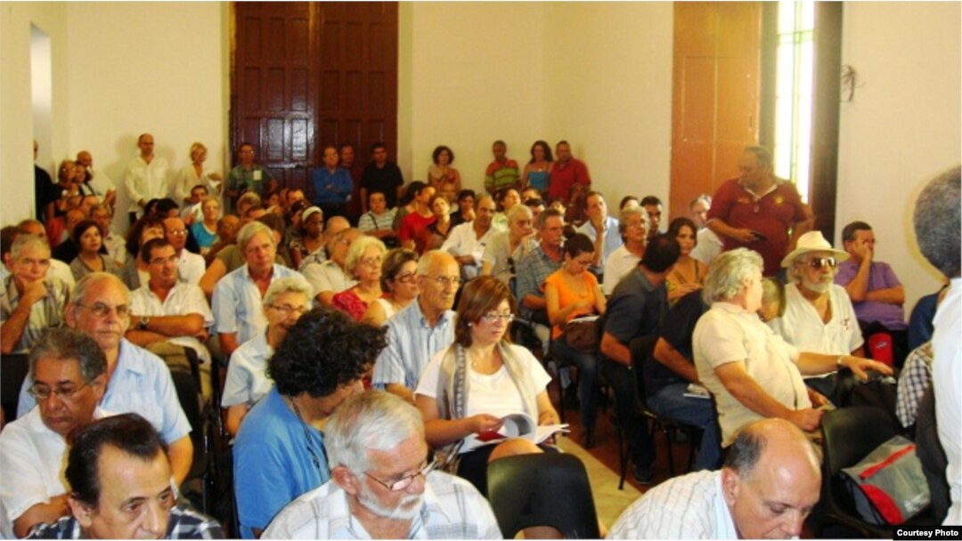 Vista general del público asistente al Centro Padre Félix Varela (Foto Iván García)