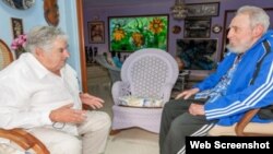 La foto publicada en medios oficiales sobre el encuentro de Fidel Castro y José Mujica en La Habana.