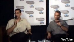 Antonio Rodiles (izq.) y Alexis Jardines (der.) en un debate de Estado de Sats efectuado en marzo de 2011.