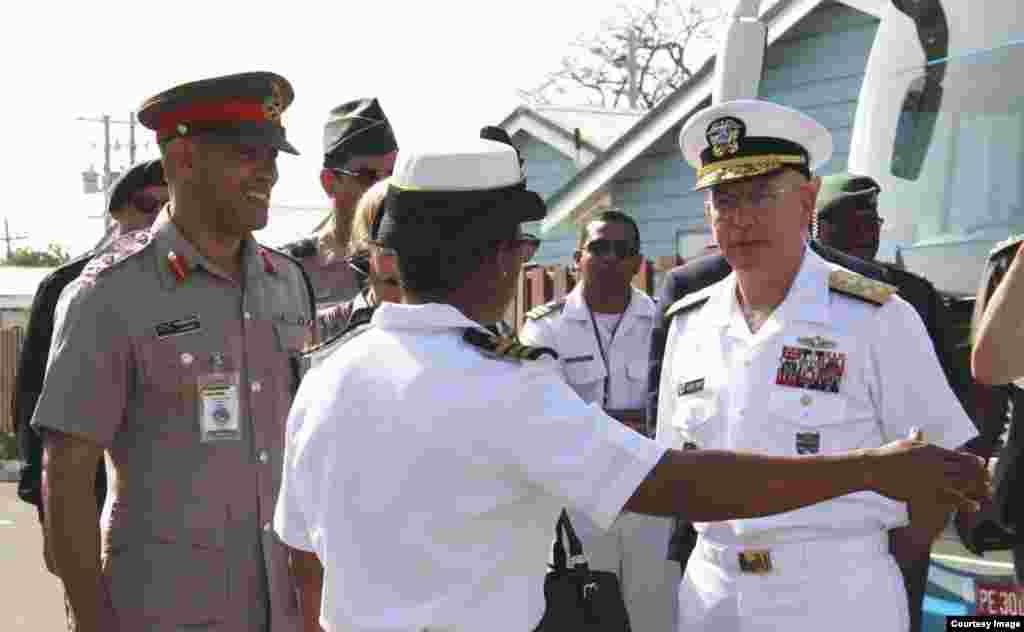Almirante Tidd en Jamaica, durante Conferencia de Seguridad.