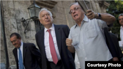 Margallo anda La Habana en compañía de Eusebio Leal mientras espera en vano una entrevista con Raúl Castro.