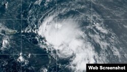 La tormenta tropical Laura luce ahora más organizada. (NHC)