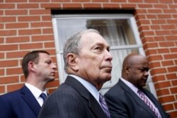 El ex alcalde de Nueva York y precandidato demócrata a la nominación de su partido, Michael Bloomberg, en una foto tomada el domingo en Alabama (Foto: Joshua Lott/AFP).