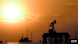 Instalaciones petroleras en el Lago de Maracaibo, Venezuela