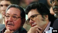 Raúl Castro y Abel Prieto (i-d).