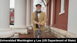 Ted Delaney profesor de la Universidad Washington y Lee