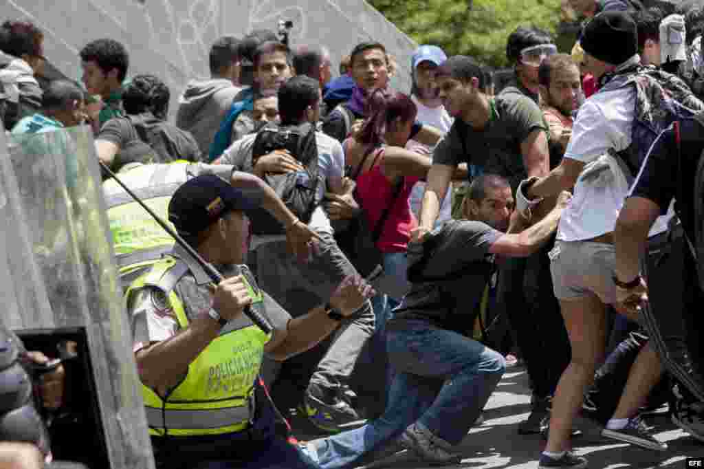 Ataques contra los manifestantes en Caracas.