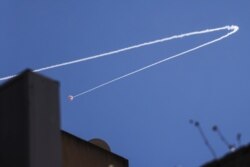 El sistema antimisiles de Israel intercepta un cohete lanzado desde la Franja de Gaza hacia la localidad de Ascalón, en Israel, el 19 de mayo de 2021. Foto: REUTERS/Baz Ratner.