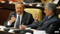 Según el diario, los cubanos pueden hoy imaginar el día en que el gobierno no será dirigido por un octogenario.