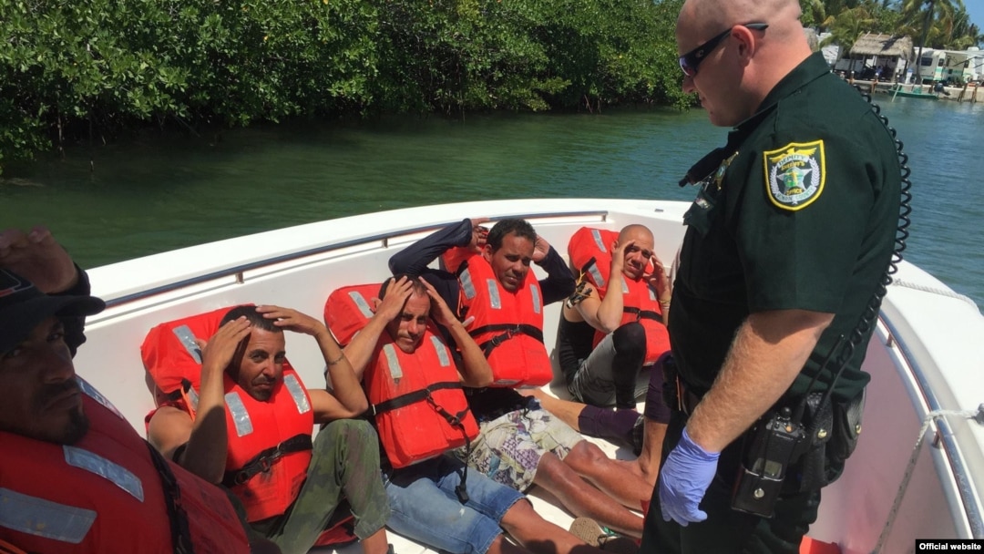 Grupo de balseros cubanos que tocaron tierra en Cayos de la Florida