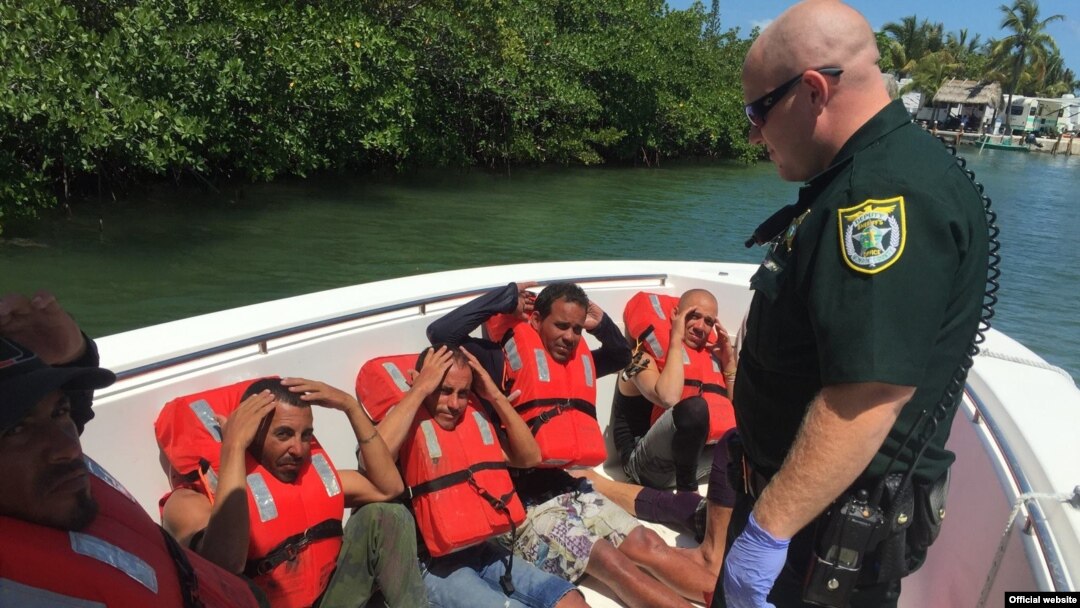 Grupo de balseros cubanos que tocaron tierra en Cayos de la Florida