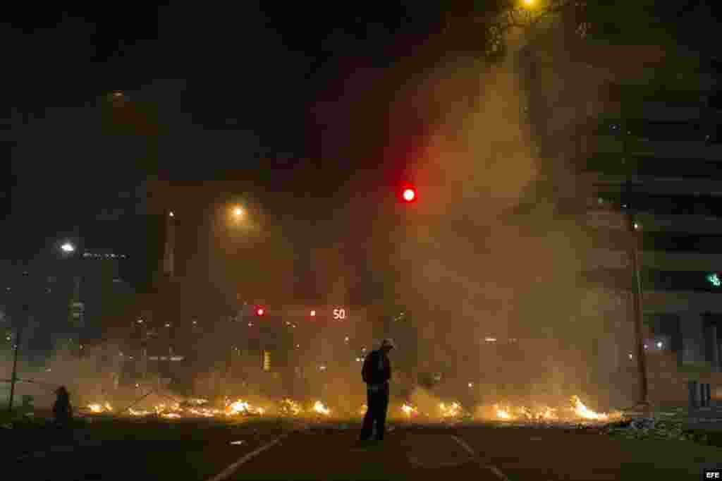 Las protestas han dejado por lo menos ocho muertos y más de un centenar de heridos.