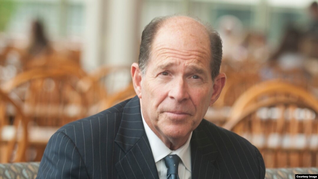 Evan Dobelle, presidente de Westfield State University .