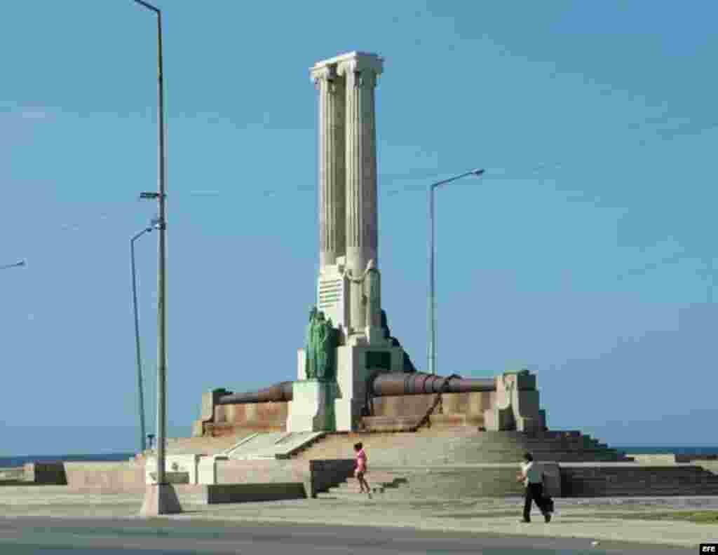 El historiador de La Habana, Eusebio Leal, dijo en febrero de 2013 que soñaba con que Obama anduviera las calles cubanas y se aprovechara la ocasión para devolver a su lugar en el Monumento al Maine la escultura del águila imperial, decapitada en 1961 por