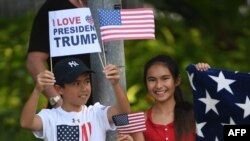 Partidarios de EEUU en la cumbre de Singapur.