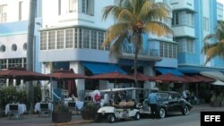 Vista de una esquina del distrito Art Decó de Miami Beach.