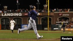 Yonder Alonso, de los San Diego Padres.