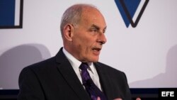 El secretario de Seguridad Nacional de los Estados Unidos, John Kelly, anuncia nuevas medidas de seguridad de aviación para los aeropuertos de ultramar.