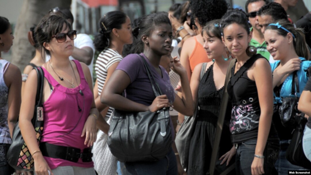 jóvenes cubanos