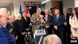 Los congresistas Carlos Giménez y Mario Díaz-Balart en conferencia de prensa junto a la Asamblea de la Resistencia Cubana.