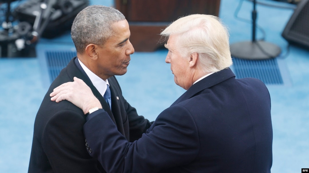 Donald Trump (d), saluda a Barack Obama, el día de su investidura como el 45º presidente de los Estados Unidos.