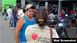 Voluntarios de Cáritas de Panamá, en Paso Canoas.