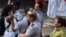 El uso de celulares ha permitido documentar numerosos actos represivos como este arresto de la líder de las Damas de Blanco, Berta Soler. (Angel Moya/Twitter)