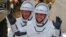 Los astronautas Douglas Hurley y Robert Behnken saludan antes del lanzamiento de la nave SpaceX Crew Dragon, desde Cabo Cañaveral, en Florida, el 30 de mayo del 2020.
