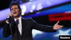 El cantante boricua Marc Anthony canta durante la Convención Nacional Demócrata en Charlotte, North Carolina.