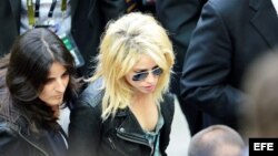 La cantante colombiana Shakira llega al partido entre España e Italia, en Gdansk, Polonia.