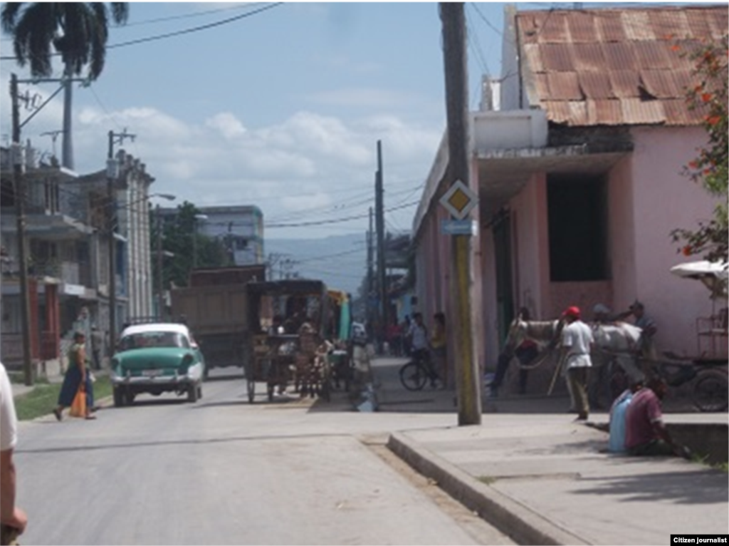 Ante la falta de bus Niober García nos muestra la mejor opcón para recorrer Guantánamo