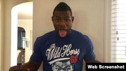 Yasiel Puig, jardinero derecho de los Dodgers, abandonó Cuba en 2012 y firmó un contrato de siete años y $42 millones con los Dodgers. Debutó en las Mayores el 3 de junio de 2013.<br />
&nbsp;