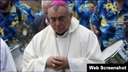 Monseñor Juan de Dios Hernández Ruiz durante una visita a Galicia. (Captura de imagen/La Voz de Galicia)