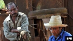 Foto de archivo de campesinos cubanos