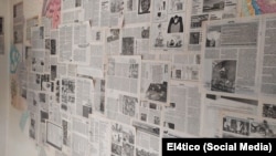 Una pared forrada de páginas de periódicos cubanos. (Facebook/El4tico)